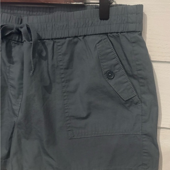 Loft Anne Taylor Dusty Blue Cargo
Shorts Size Medium . Great condition! - Picture 5 of 9